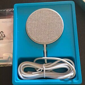 Anker - PowerWave Select+ Magnetic Charging Pad - Silver